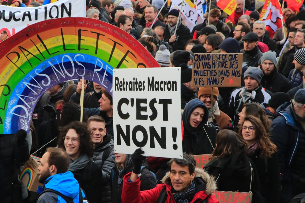 Proteste in Paris: Die linke Gewerkschaft CGT rief für die kommende Woche zu erneuten Aktionstagen und Massenprotesten auf.
