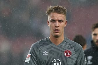 Ondrej Petrak: Der Profi des 1.FC Nürnberg mit enttäuschtem Blick.