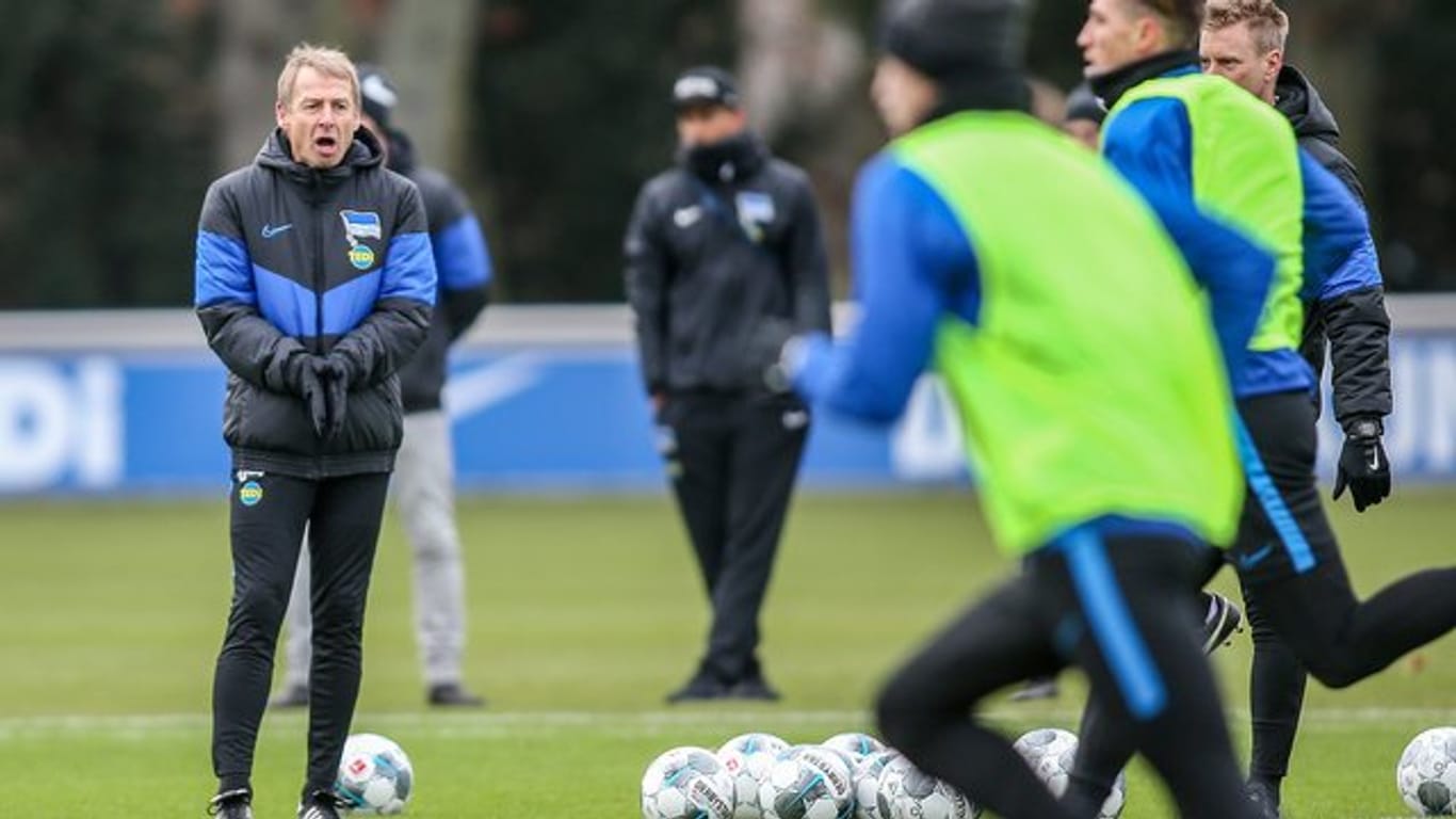 Gewährt nur noch 20 Minuten Einblicke beim Hertha-Training: Coach Jürgen Klinsmann.