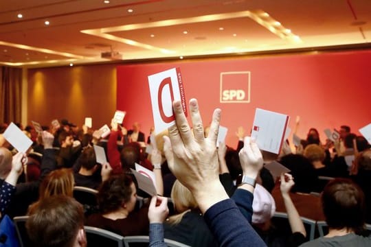 Der SPD-Landesparteitag stimmte mit großer Mehrheit für den Eintritt in eine Minderheitsregierung in Thüringen.