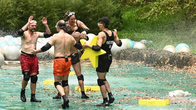 Sven, Markus, Raúl, Prince Damien und Danni in der Dschungelprüfung "Creek der Sterne".