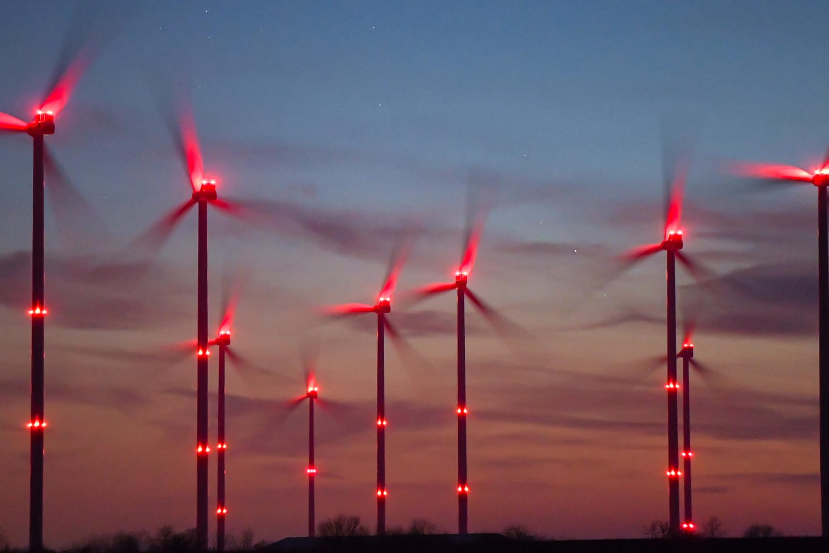 Windräder im Windenergiepark "Odervorland" im Landkreis Oder-Spree (Symbolbild): RWE beklagt zu lange Genehmigungsverfahren beim Neubau von Windkraftanlagen.