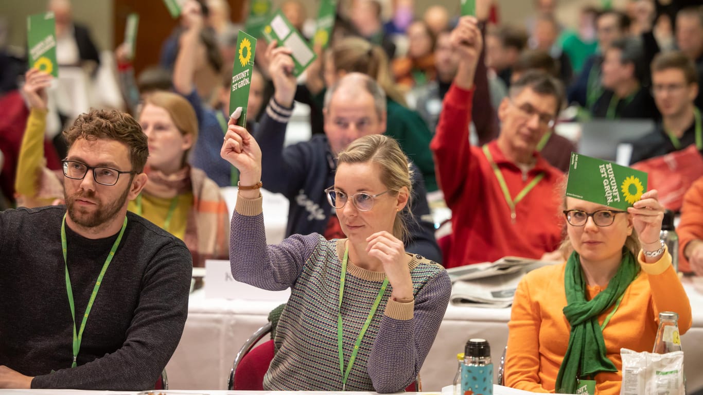 Abstimmung auf dem Parteitag der Thüringer Grünen in Apolda: Zustimmung trotz Unzufriedenheit über die Verteilung der Ministerien.