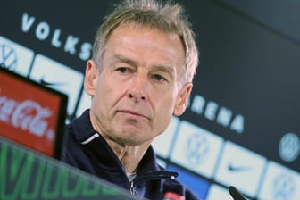 Jürgen Klinsmann: Der Hertha-Trainer lässt die Fans doch das ganze Training sehen.
