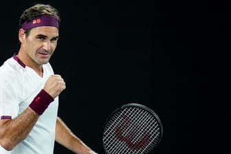 Roger Federer setzte sich in Melbourne gegen den Ungarn Marton Fucsovics durch.
