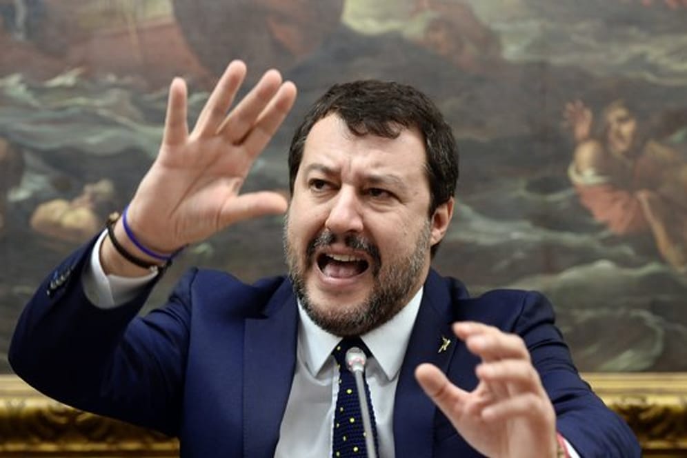 Die Krise der italiensichen Regierung spielt vor allem dem Oppositionschef von der rechtspopulistischen Lega, Matteo Salvini, in die Hände.