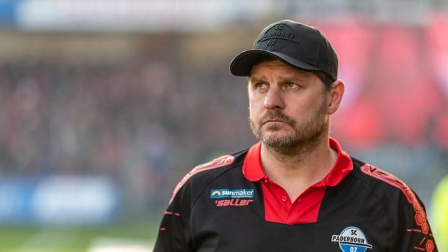 Trainer Steffen Baumgart sah beim Auswärtssieg seiner Paderborner die Gelbe Karte.