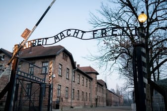 Allein im Konzentrations- und Vernichtungslager Auschwitz brachten die Nationalsozialisten mehr als eine Million Menschen um.