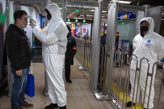 Peking: Mit zahlreichen Mitteln wollen die Behörden die Ausbreitung des Coronavirus stoppen.