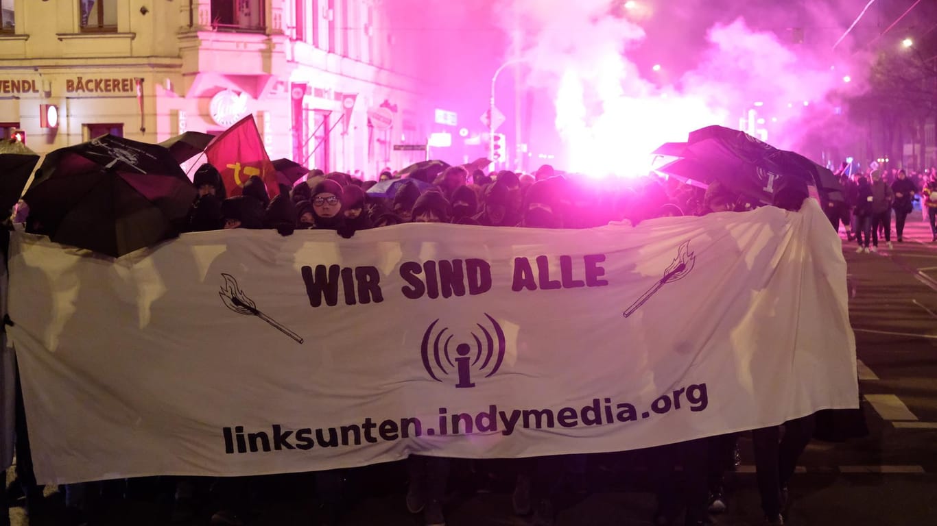 Leipzig: Bei einer Demonstration protestierten mehrere hundert Menschen gegen das Verbot der Plattform "Linksunten.Indymedia".