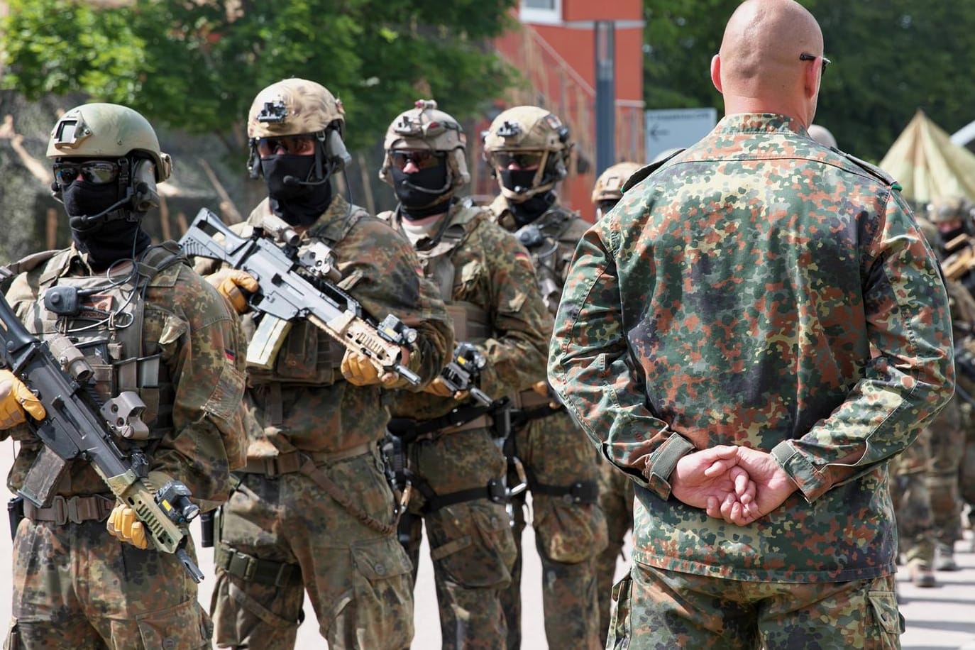 Ausbildung beim Kommando Spezialkräfte (KSK): Bei der Eliteeinheit liegt die Zahl rechtsextremer Verdachtsfälle fünf mal so hoch wie beim Rest der Truppe. (Symbolbild)
