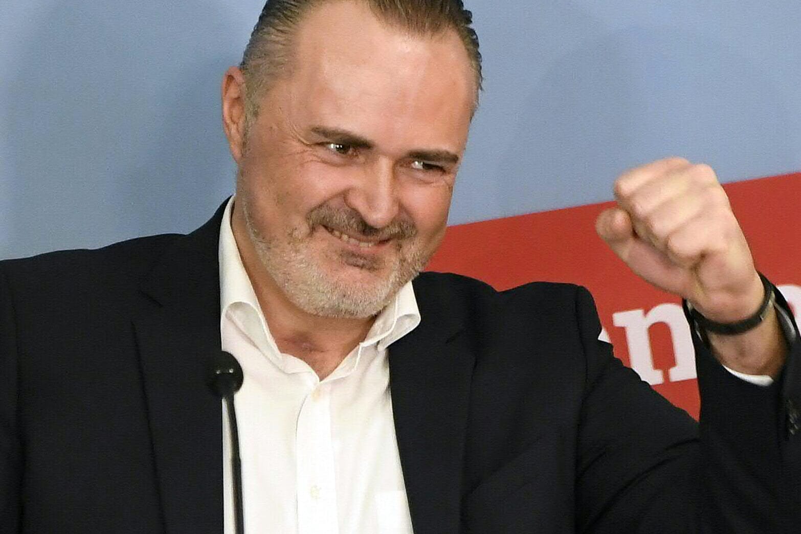 Freude bei SPÖ-Spitzenkandidat Hans Peter Doskozil: Im traditionell SPÖ-regierten Burgenland haben die Sozialdemokraten ihre lange Talfahrt beendet.