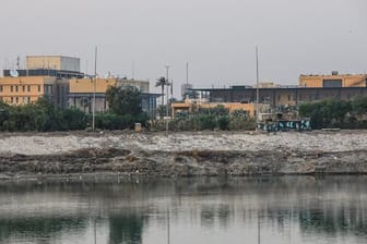 Blick auf die US-Botschaft am Ufer des Tigris.