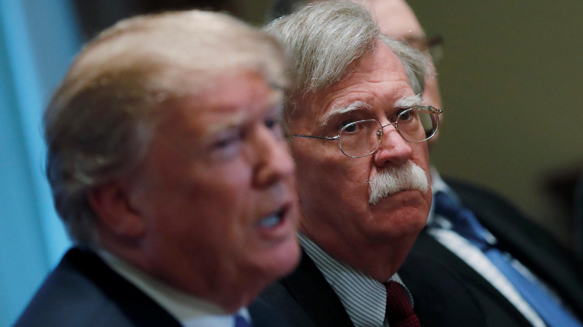 Donald Trump, John Bolton (Archivbild): Ein Buchmanuskript sorgt für Schlagzeilen.