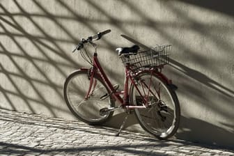 Fahrrad: Viele Mieter stellen ihre Räder am Hof ab.