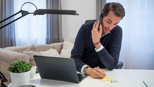 Die Grenzen zwischen Privat- und Berufsleben verschwimmen bei der Arbeit im Homeoffice schnell.