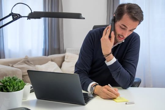 Die Grenzen zwischen Privat- und Berufsleben verschwimmen bei der Arbeit im Homeoffice schnell.