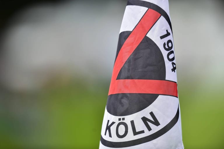 Eine Fahne von Viktoria Köln: In Köln sind mehrere Viktoria-Fans angegriffen worden.