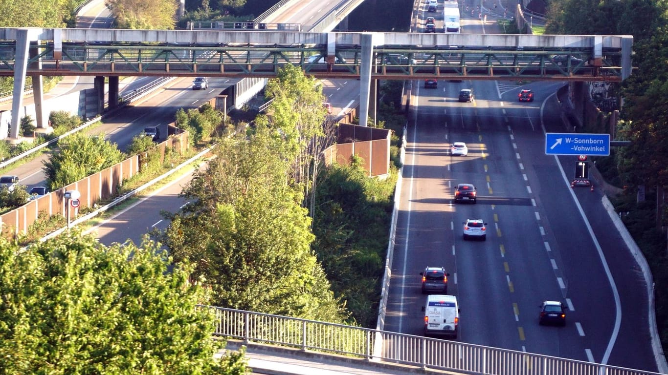 Blick auf eine Autobahnabfahrt bei Wuppertal: Auch Mobilität ist ein wichtiges Thema im neuen Klimaschutzkonzept.