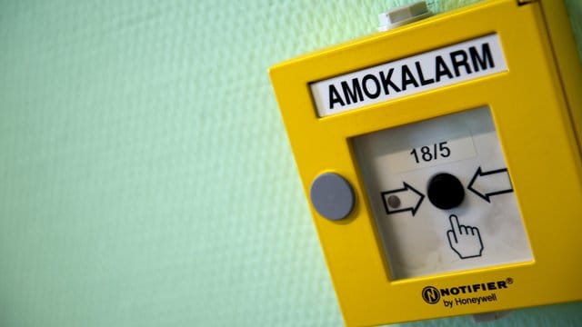 Amokalarm Handmelder in Schule