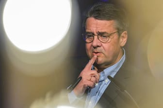 Sigmar Gabriel (Archivbild): Von der Politik in die Wirtschaft – der Ex-Außenminister wechselt die Lager. Kein Problem, sagt t-online.de-Kolumnist Gerhard Spörl.