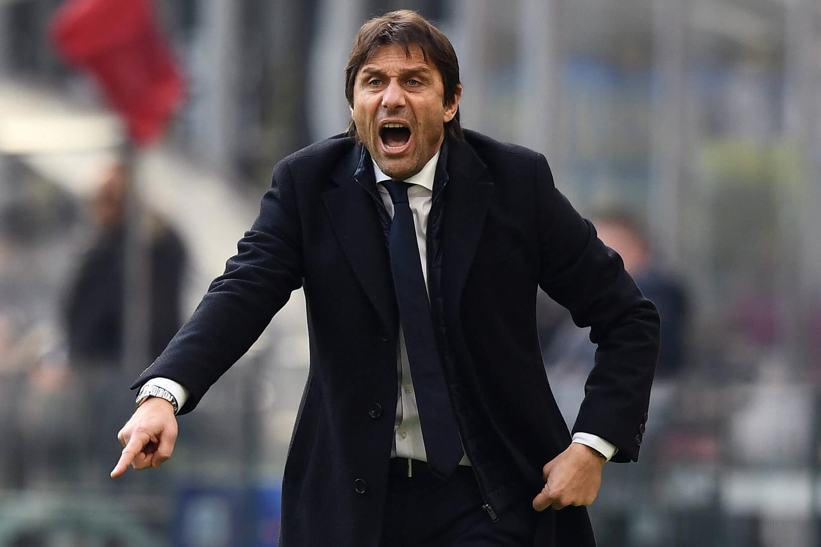 Antonio Conte: Der Trainer von Inter Mailand musste nach dem Spiel gegen Cagliari Calcio (1:1) meedizinisch betreut werden.