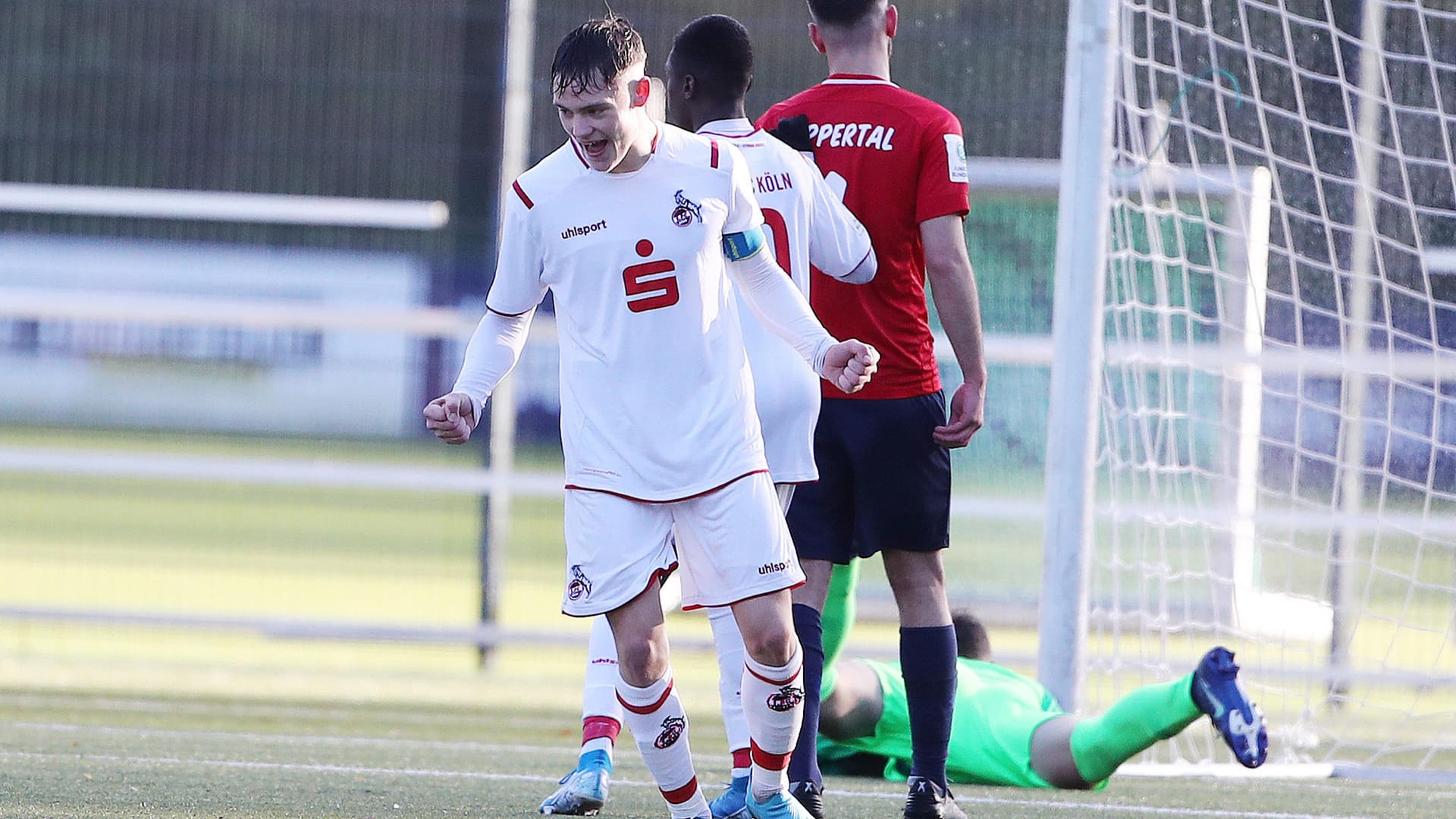 Florian Wirtz jubelt über ein Tor, das er gegen den Wuppertaler SV geschossen hatte: Das Talent wechselt offenbar zu Bayer Leverkusen.