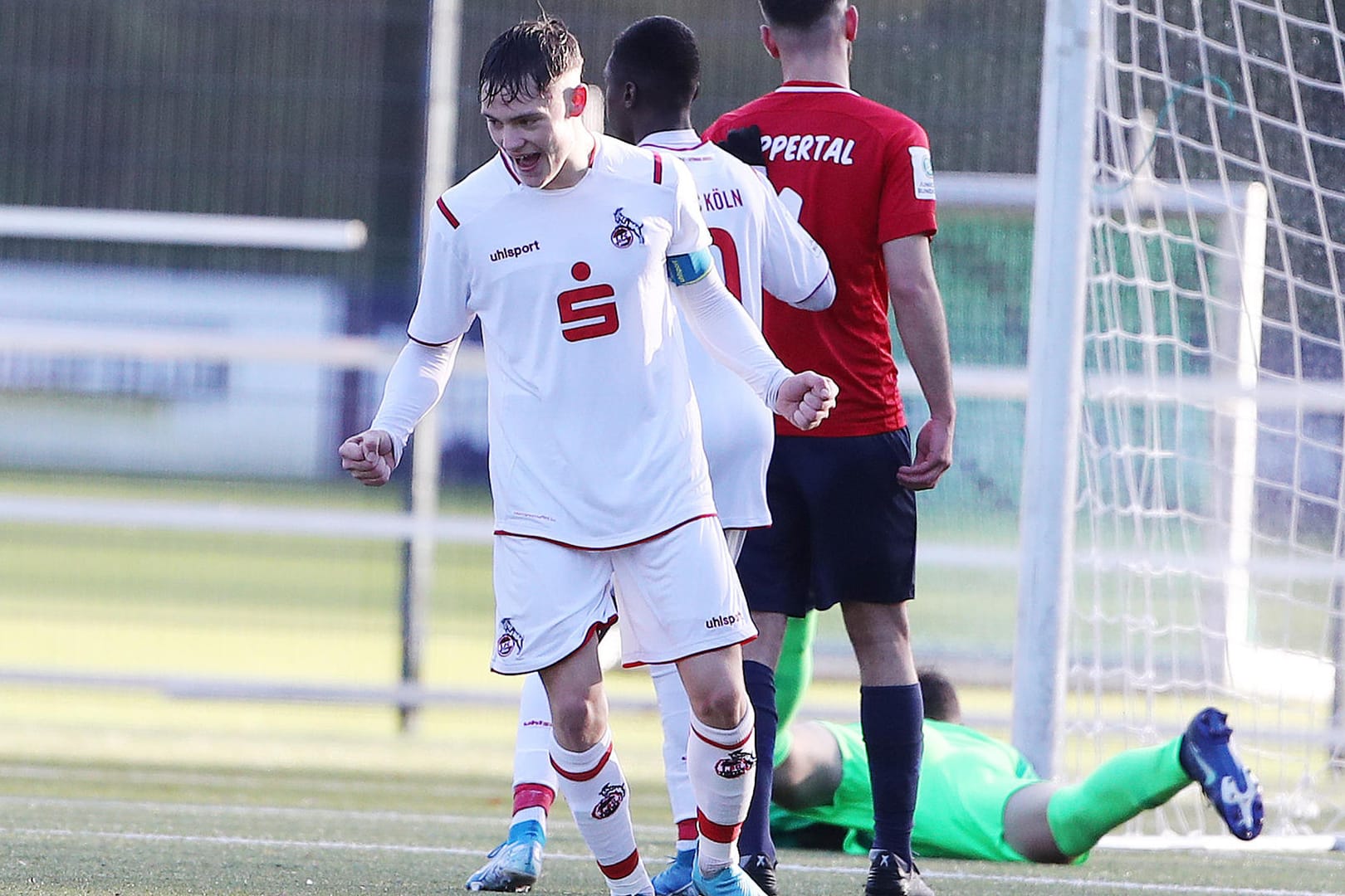 Florian Wirtz jubelt über ein Tor, das er gegen den Wuppertaler SV geschossen hatte: Das Talent wechselt offenbar zu Bayer Leverkusen.