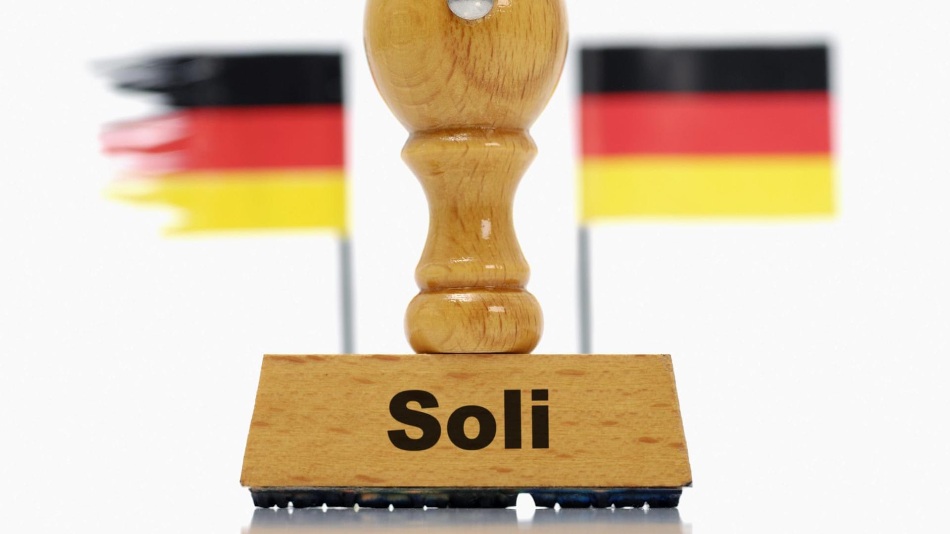 Auslaufmodell Soli: Ab 2021 soll die Abgabe für 90 Prozent der Zahler entfallen. Auslaufmodell Soli: Ab 2021 soll die Abgabe für 90 Prozent der Zahler entfallen.