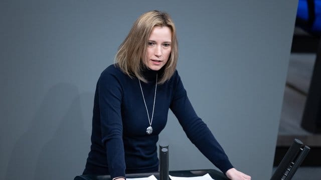 Verena Hartmann verlässt die AfD-Bundestagsfraktion und die Partei. Verena Hartmann verlässt die AfD-Bundestagsfraktion und die Partei.