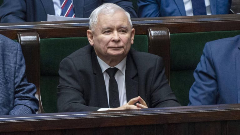 Polens graue Polit-Eminenz Jaroslaw Kaczynski torpediert die Unabhängigkeit von Richtern.