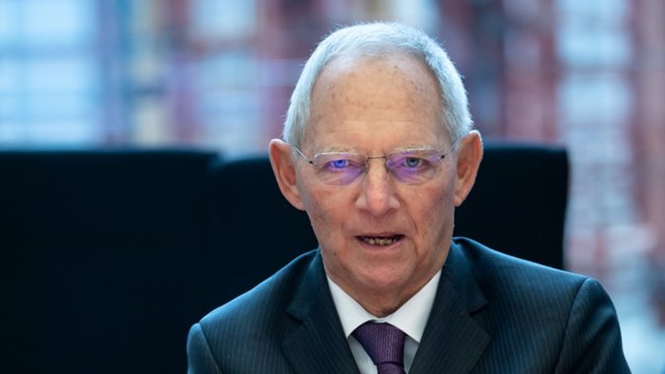 Wolfgang Schäuble: "Mit Gewalt gegen eine Minderheit fängt es immer an, aus Hassparolen werden Taten".