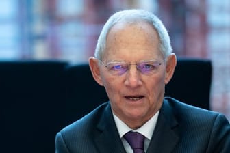 Wolfgang Schäuble: "Mit Gewalt gegen eine Minderheit fängt es immer an, aus Hassparolen werden Taten".