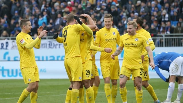 Arminia Bielefeld führt die Tabelle der 2.