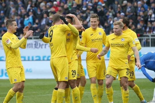 Arminia Bielefeld führt die Tabelle der 2.