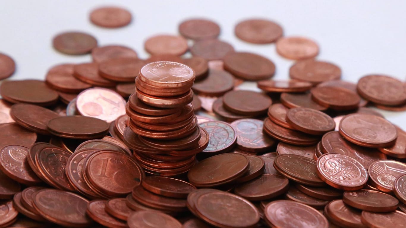 Ein- und Zwei-Cent-Stücke auf einem Haufen: Seit Jahren wird immer wieder über die Abschaffung der kleinsten Münzen disktuiert. (Symbolbild)