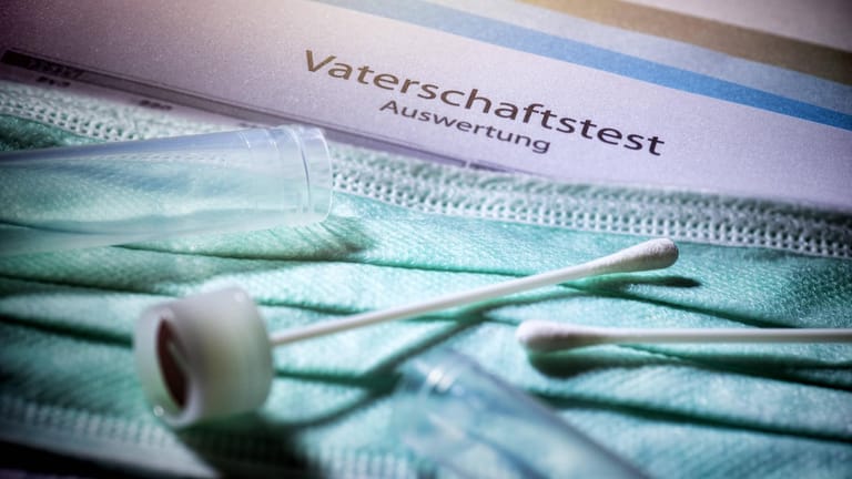 Die FDP möchte vorgeburtliche Vaterschaftstests einführen: Damit solle vermieden werden, dass Väter während der Schwangerschaft in "konstanter Ungewissheit" leben.