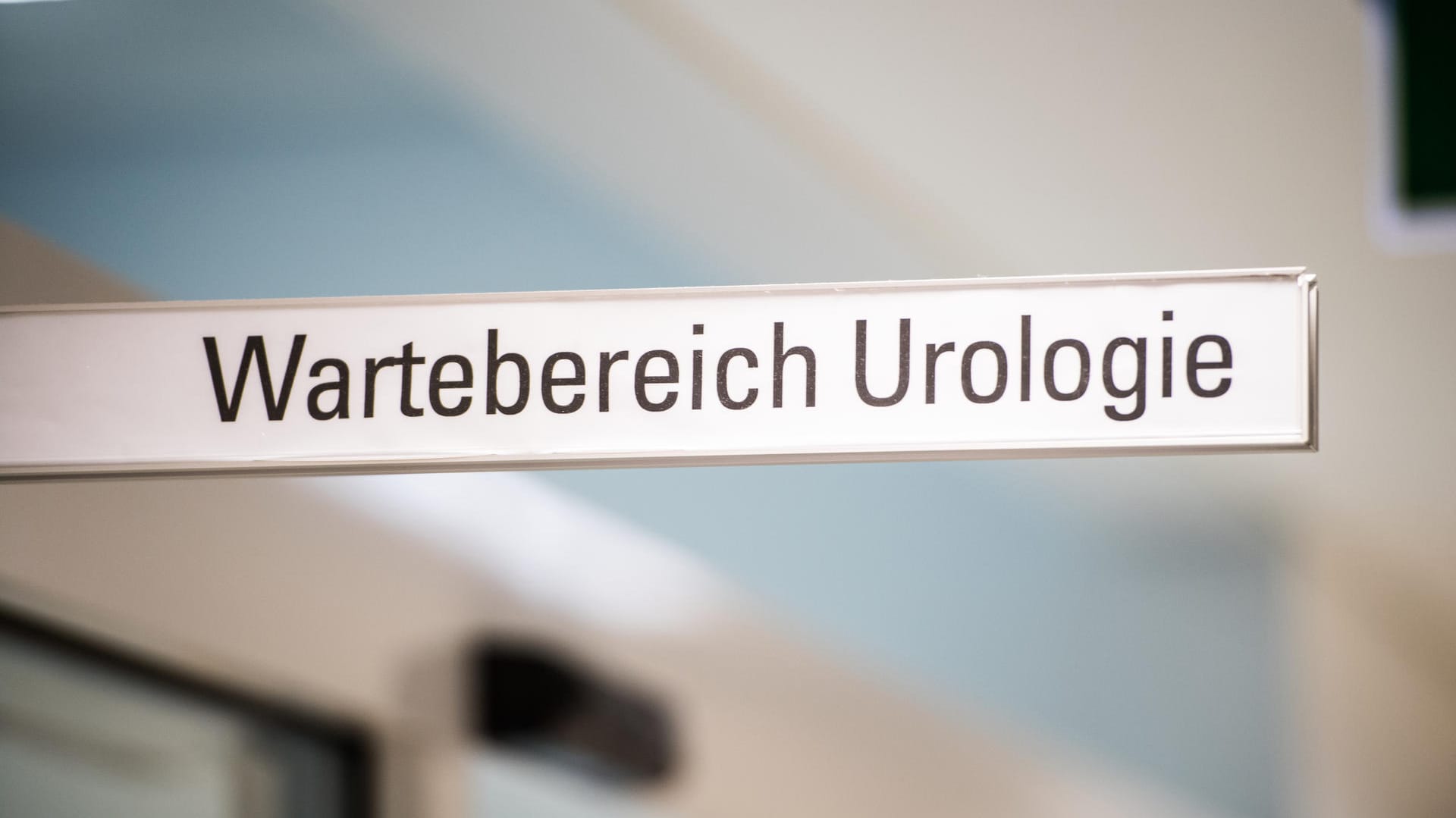 Wartebereich Urologie: Mehr Männer gehen zur Vorsorge.