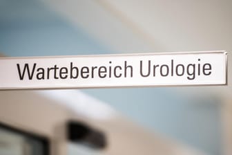 Wartebereich Urologie: Mehr Männer gehen zur Vorsorge.