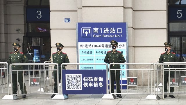 Gesperrter Bahnhof in Wuhan: Die chinesische Millionenmetropole steht praktisch unter Quarantäne. Gesperrter Bahnhof in Wuhan: Die chinesische Millionenmetropole steht praktisch unter Quarantäne.