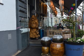 "Sidewalk" in der Holtenauer Straße: Auch hier stehen Wärmestrahler.