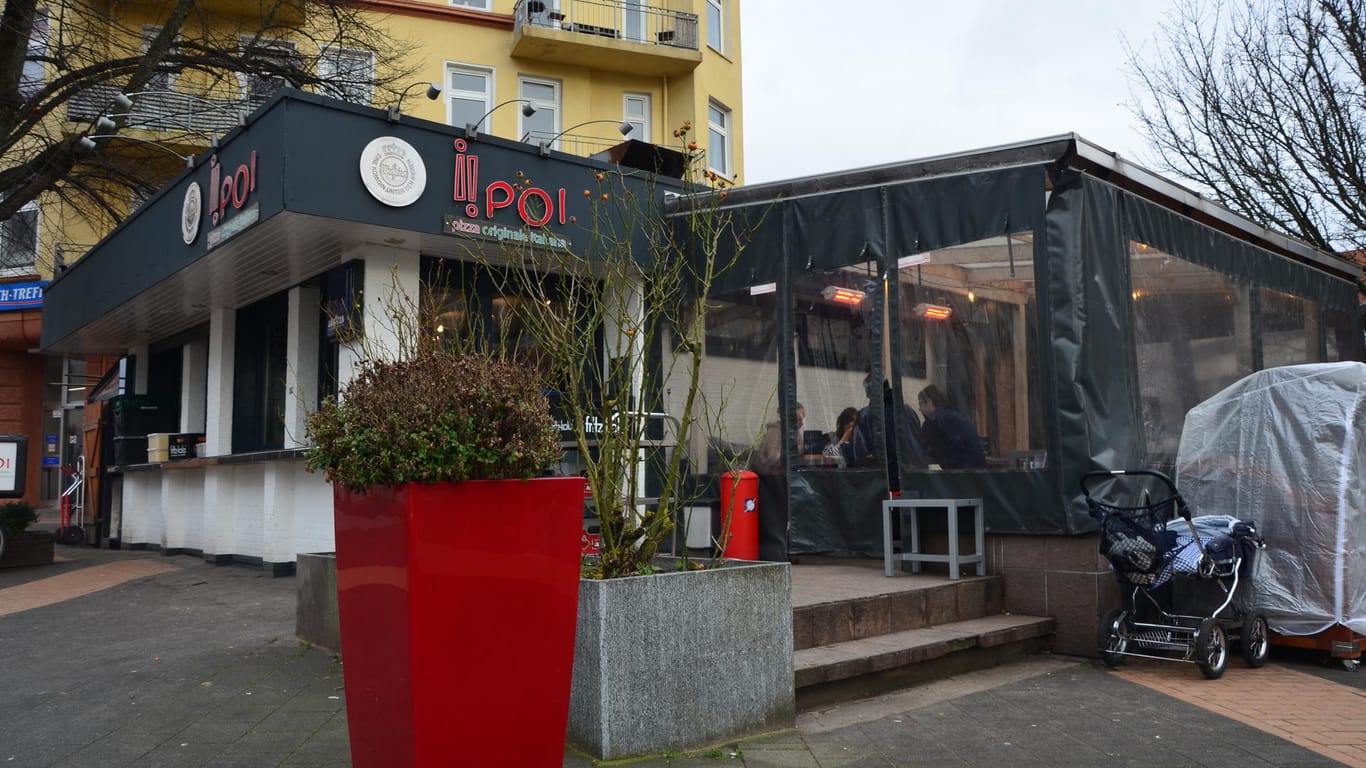 Restaurant "POI" im Stadtviertel Blücherplatz: Unter dem Zeltdach kann man auch im Winter gut draußen sitzen.