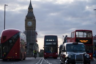 Hilfe auch nach dem Brexit: Wer im Ausland mit einem in Großbritannien zugelassenen Fahrzeug zusammengestoßen ist, kann sich noch mindestens bis zum Jahresende 2020 weiterhin an den Zentralruf der Autoversicherer wenden.