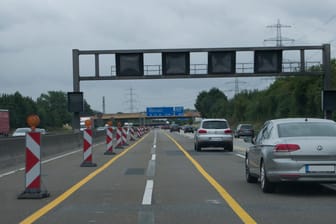 Intelligente Autobahn: Hier soll der Verkehr besonders sicher und zügig fließen. Die Umsetzung wird aber nun in Großbritannien scharf kritisiert.