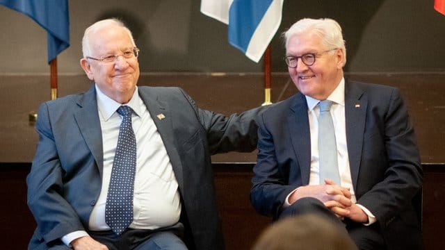 Beim Schulbesuch: Israels Präsident Reuven Rivlin und Bundespräsident Frank-Walter Steinmeier im Jüdischen Gymnasium Moses Mendelssohn in Berlin.