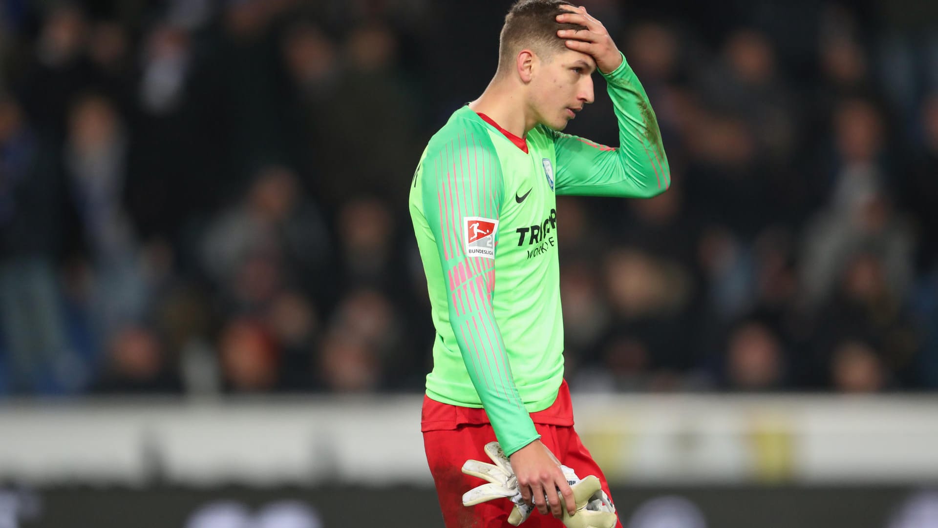 Ungewohntes Outfit: Bochums Vitaly Janelt musste in den letzten Spielminuten ins VfL-Tor.