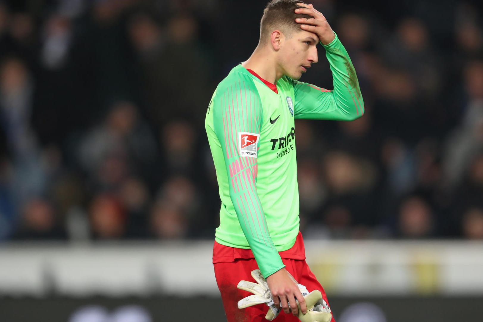 Ungewohntes Outfit: Bochums Vitaly Janelt musste in den letzten Spielminuten ins VfL-Tor.