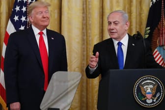 Herr Trump und Herr Netanjahu präsentieren in Washington ihr Nahostdiktat.