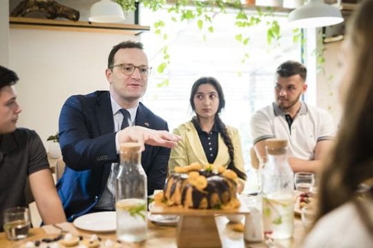 Bundegesundheitsminister Jens Spahn hat unter anderem im Kosovo um Pflegekräfte geworben.