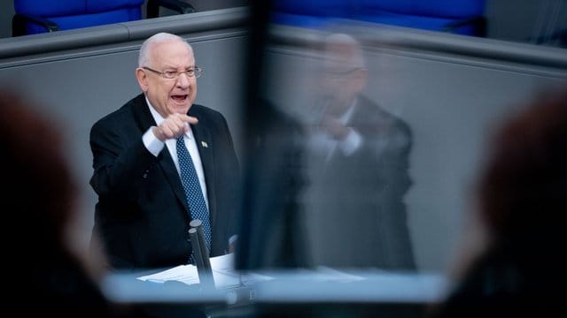 Reuven Rivlin, Staatspräsident von Israel, spricht bei der Gedenkstunde für die Opfer des Nationalsozialismus im Deutschen Bundestag. Reuven Rivlin, Staatspräsident von Israel, spricht bei der Gedenkstunde für die Opfer des Nationalsozialismus im Deutschen Bundestag.